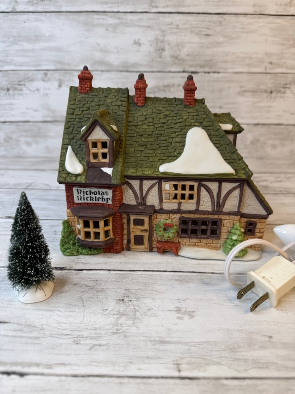 Dept 56 Dickens Village 1988 Nicholas Nickleby Vintage Christmas Cottage #5925-0